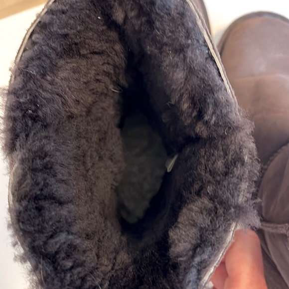 UGG Boots: S-9 - Picture 6 of 12